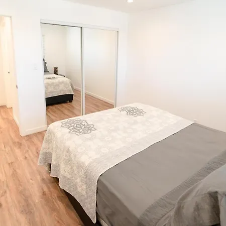 Modern Furnished 1-Bedroom With Free Parking In Koreatown Close To Dt La